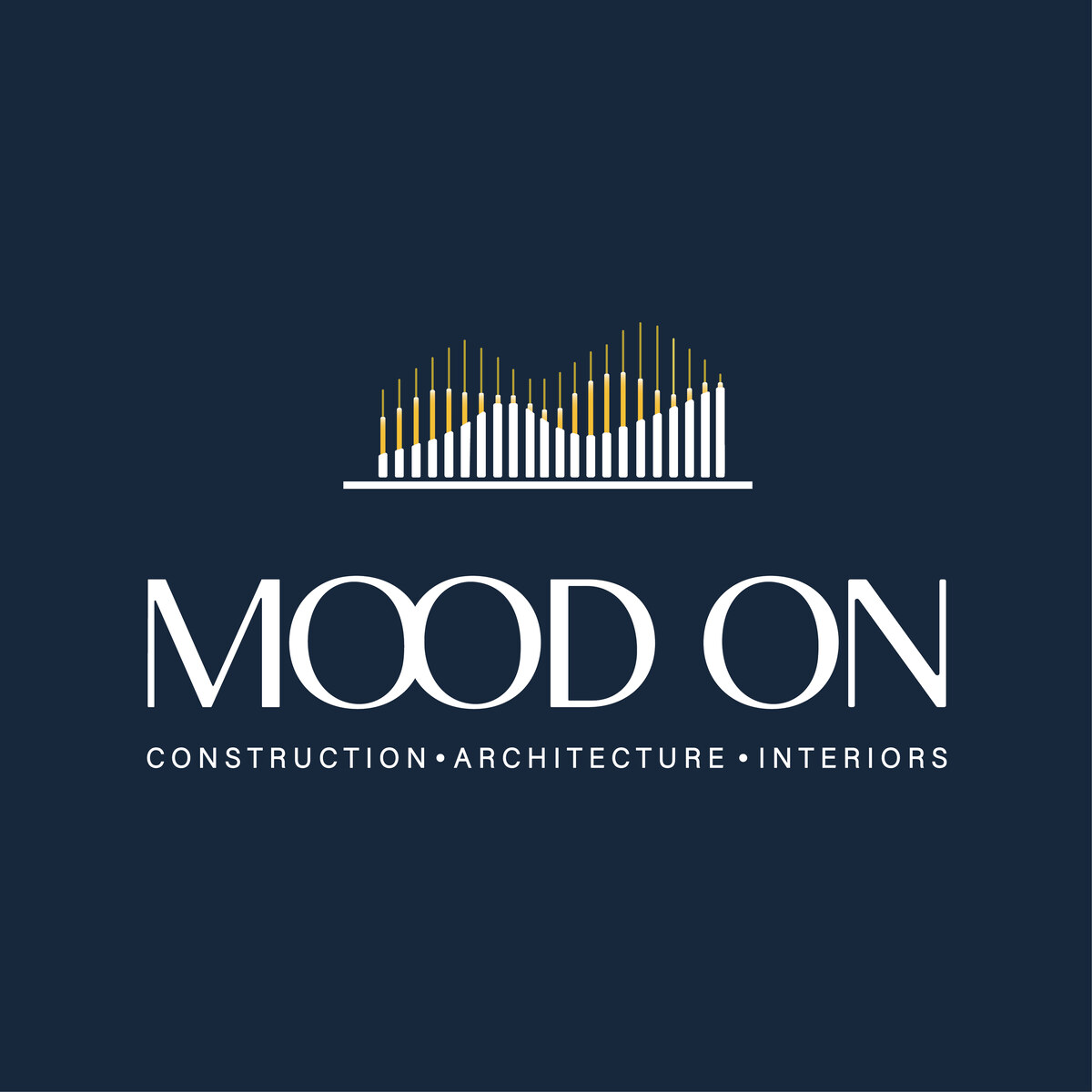 ตราสัญลักษณ์ Mood On Studio บนพื้นสีน้ำเงินเข้ม
