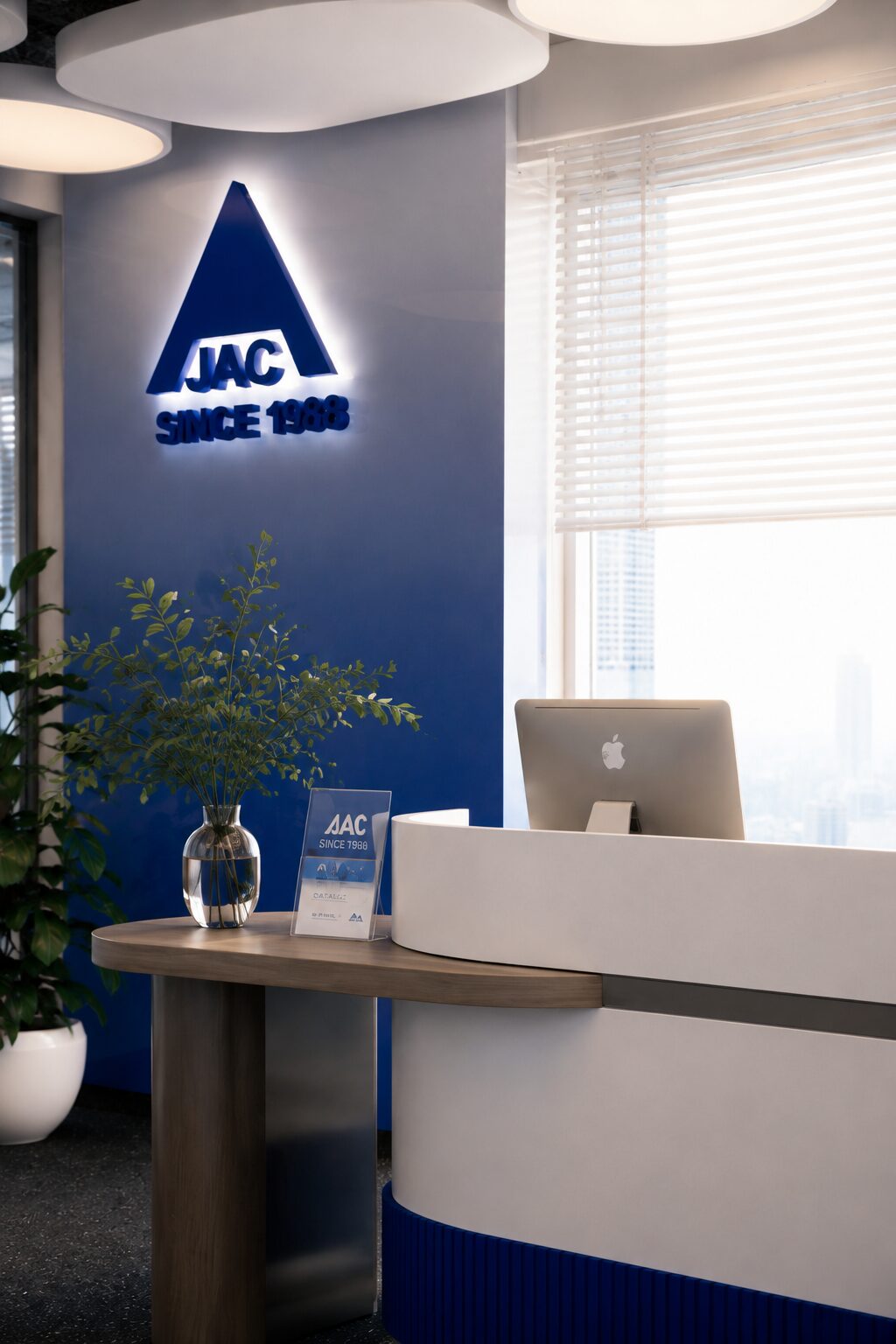 ดีเทลต้อนรับพร้อมชั้นโชว์ JAC Office